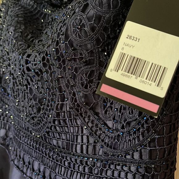 La FEMME Lace & Twill Mermaid Prom Gown
Navy Sz 8  NEW Retail $438 Pageant Party - Picture 15 of 16